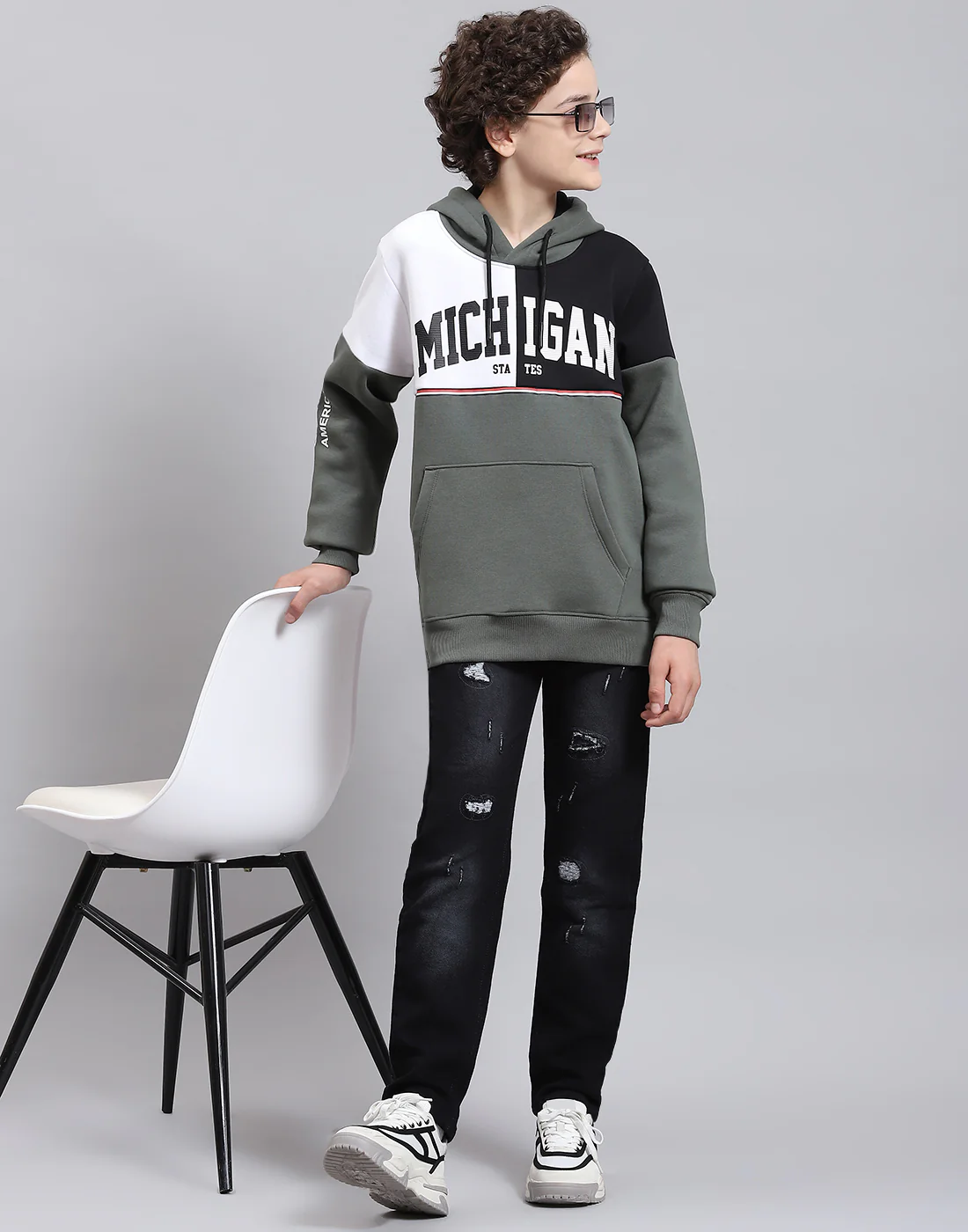 Boys Olive Printed Round Neck Full Sleeve Sweatshirt