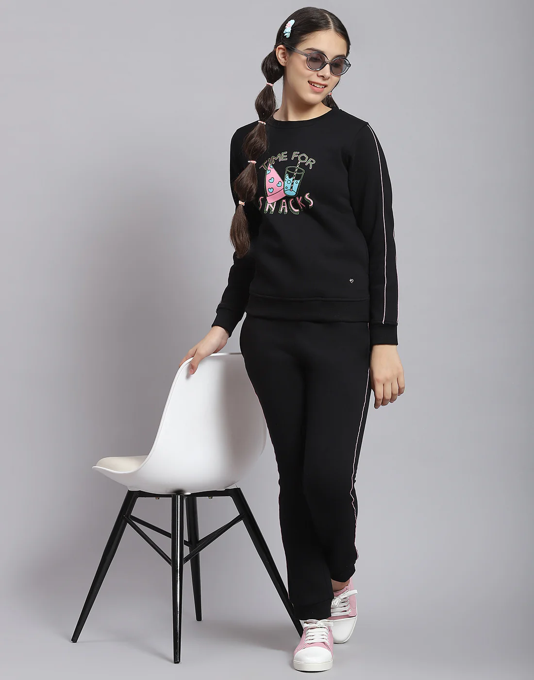 Girls Black Printed Round Neck Full Sleeve Tracksuit