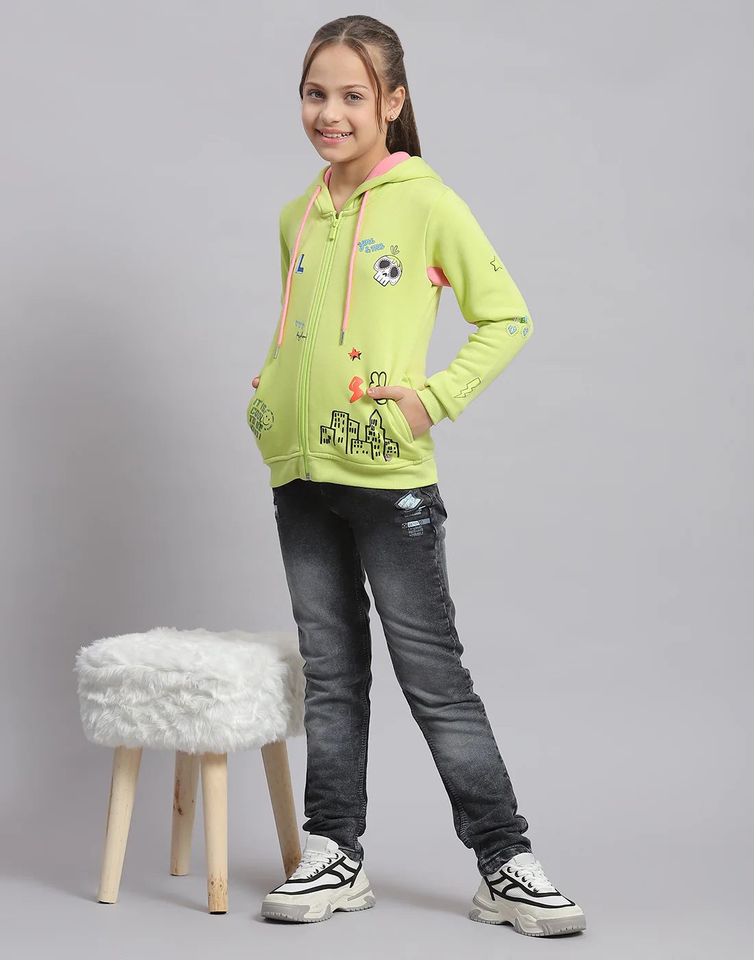 Girls Green Printed Hooded Full Sleeve Sweatshirt
