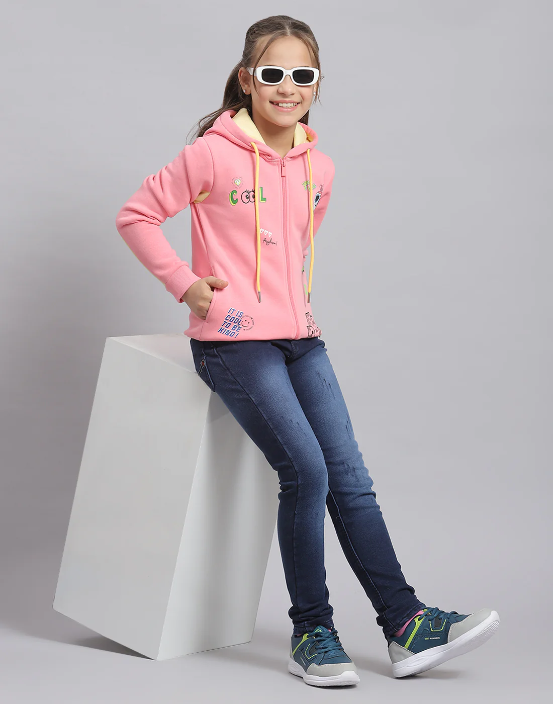 Girls Pink Printed Hooded Full Sleeve Sweatshirt