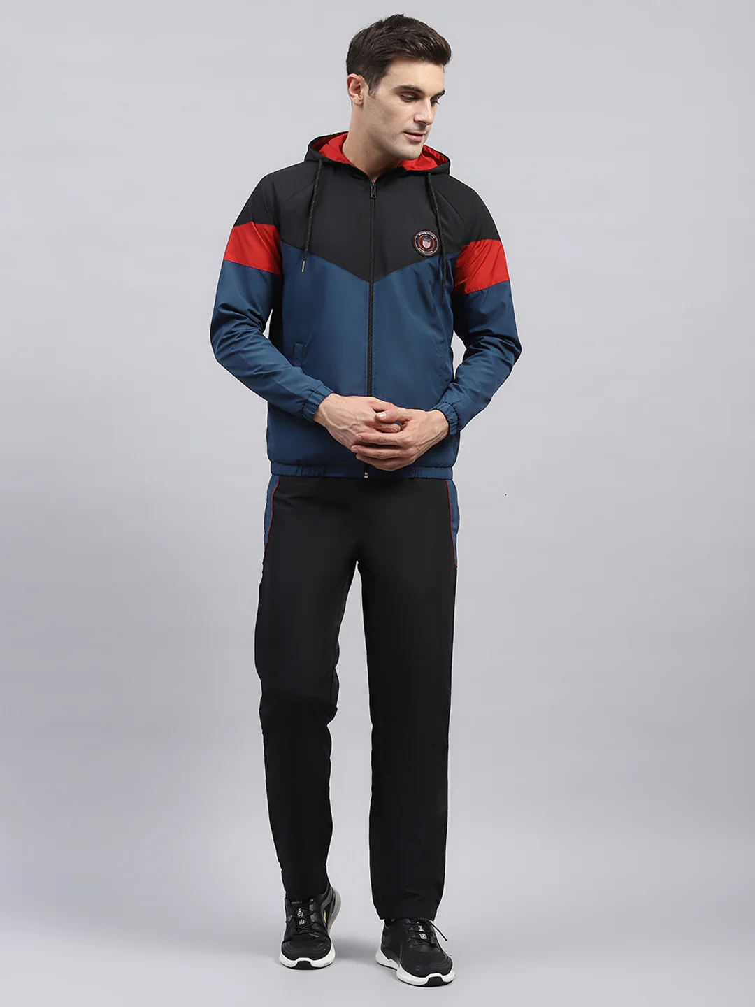 Men Black Solid Hooded Full Sleeve Winter Tracksuit