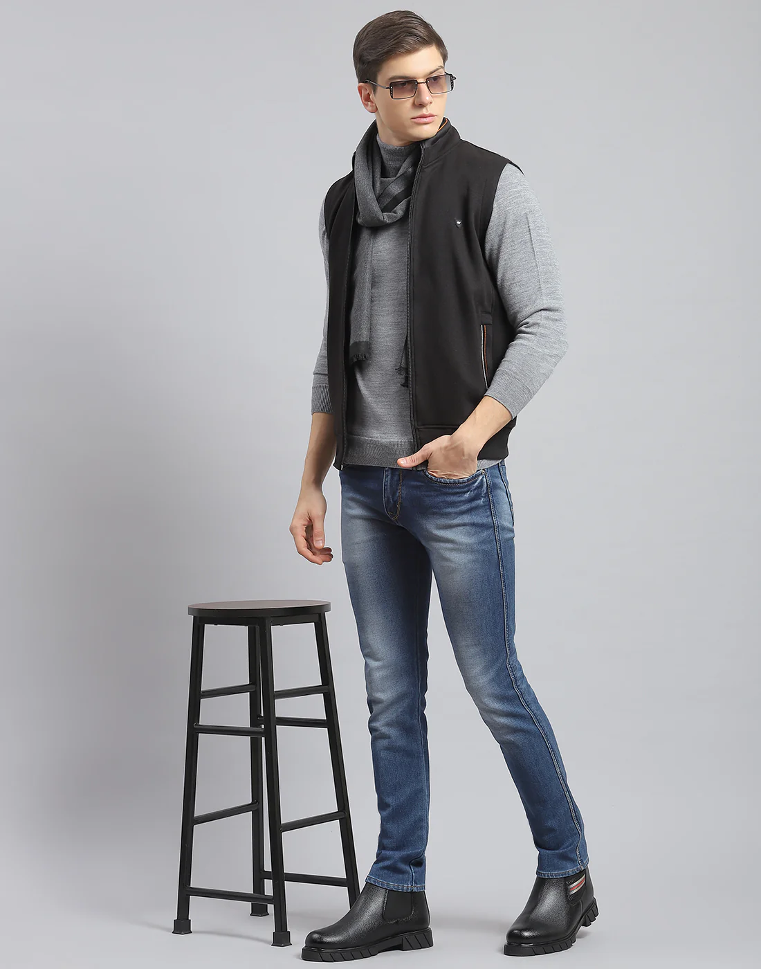 Men Black Solid Stand Collar Sleeveless Jacket