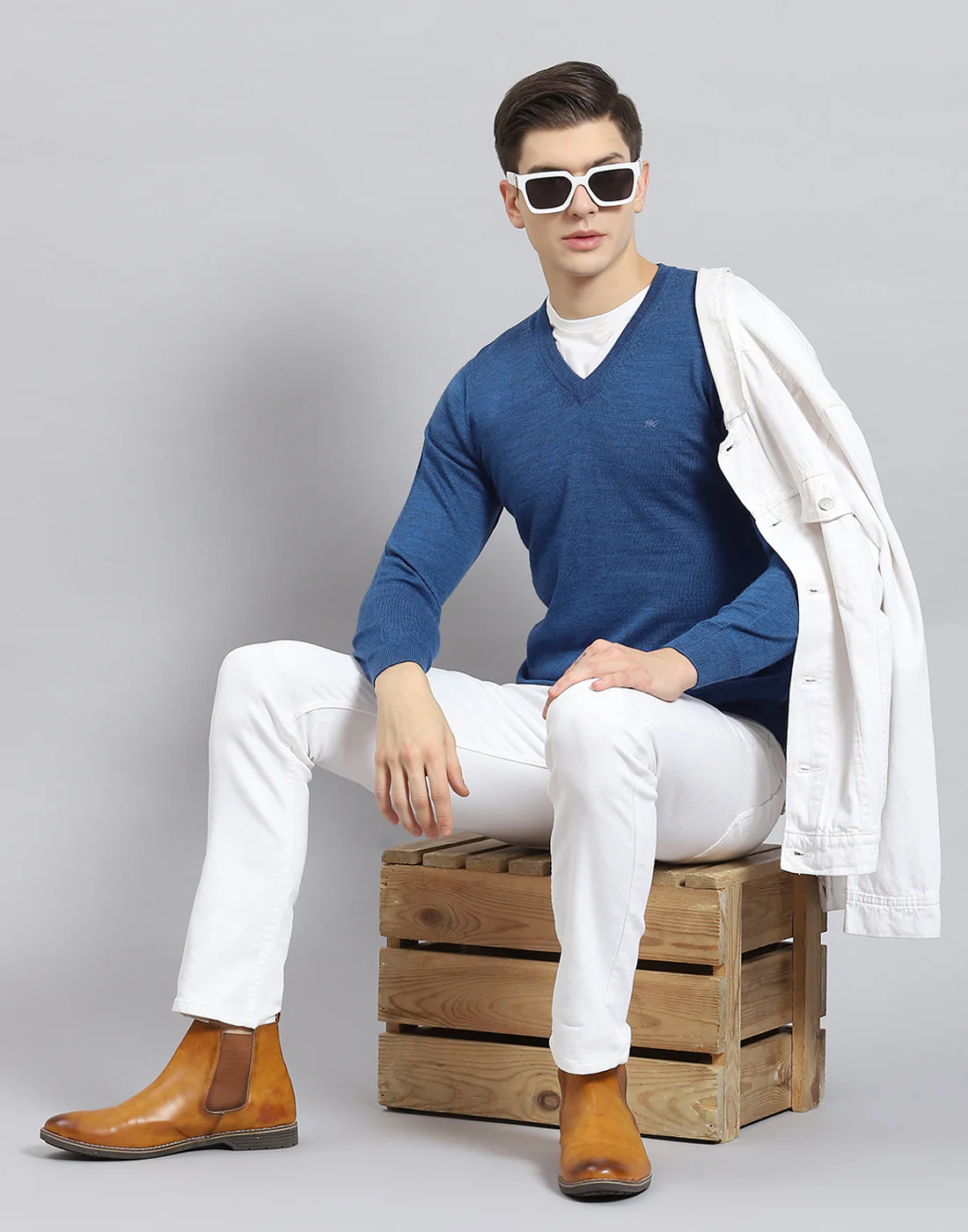 Men Blue Solid V Neck Full Sleeve Pullover - Image 2