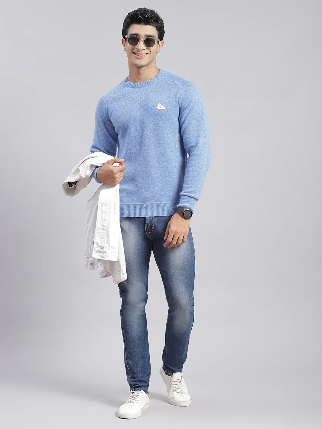 Men Blue Solid Round Neck Sweater