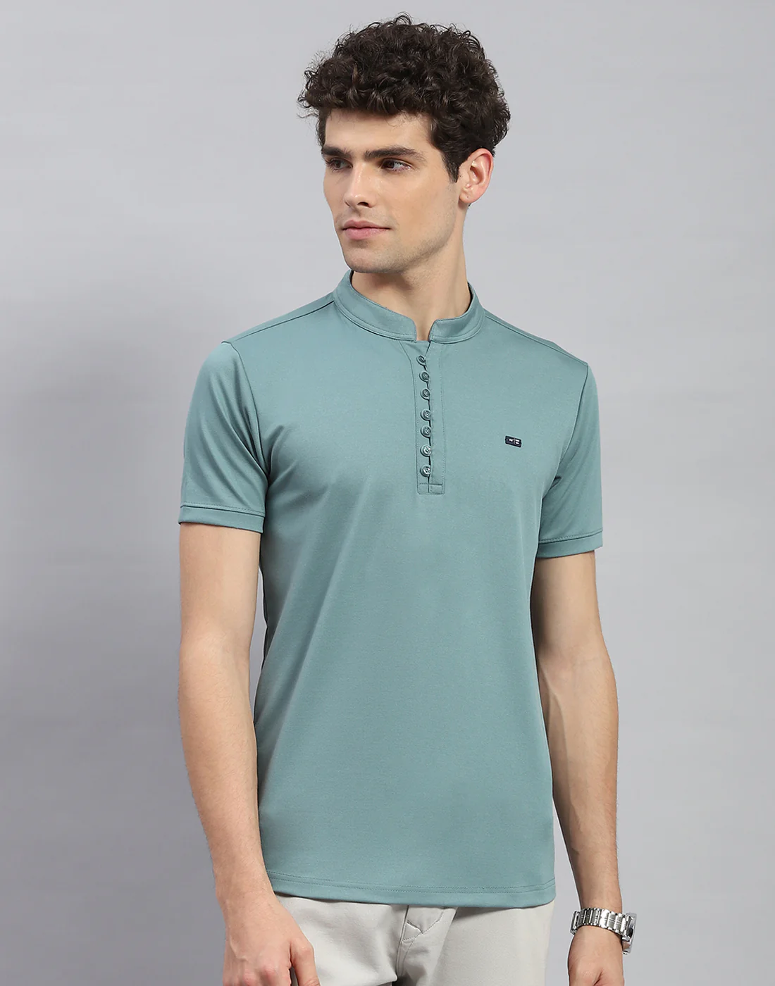 Men Green Solid Mandarin Neck Half Sleeve T-Shirt