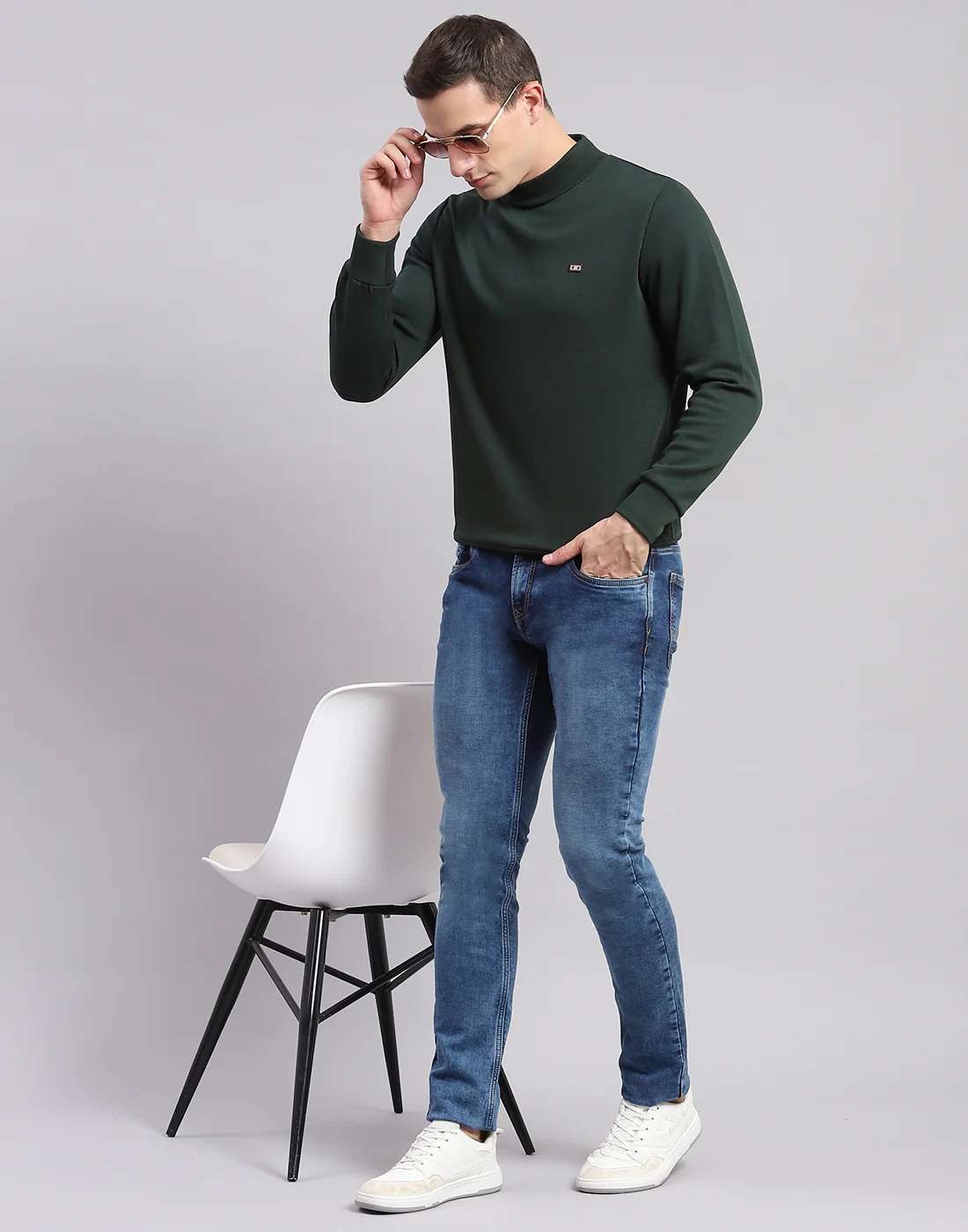 Men Green Solid T Neck Full Sleeve Sweatshirts