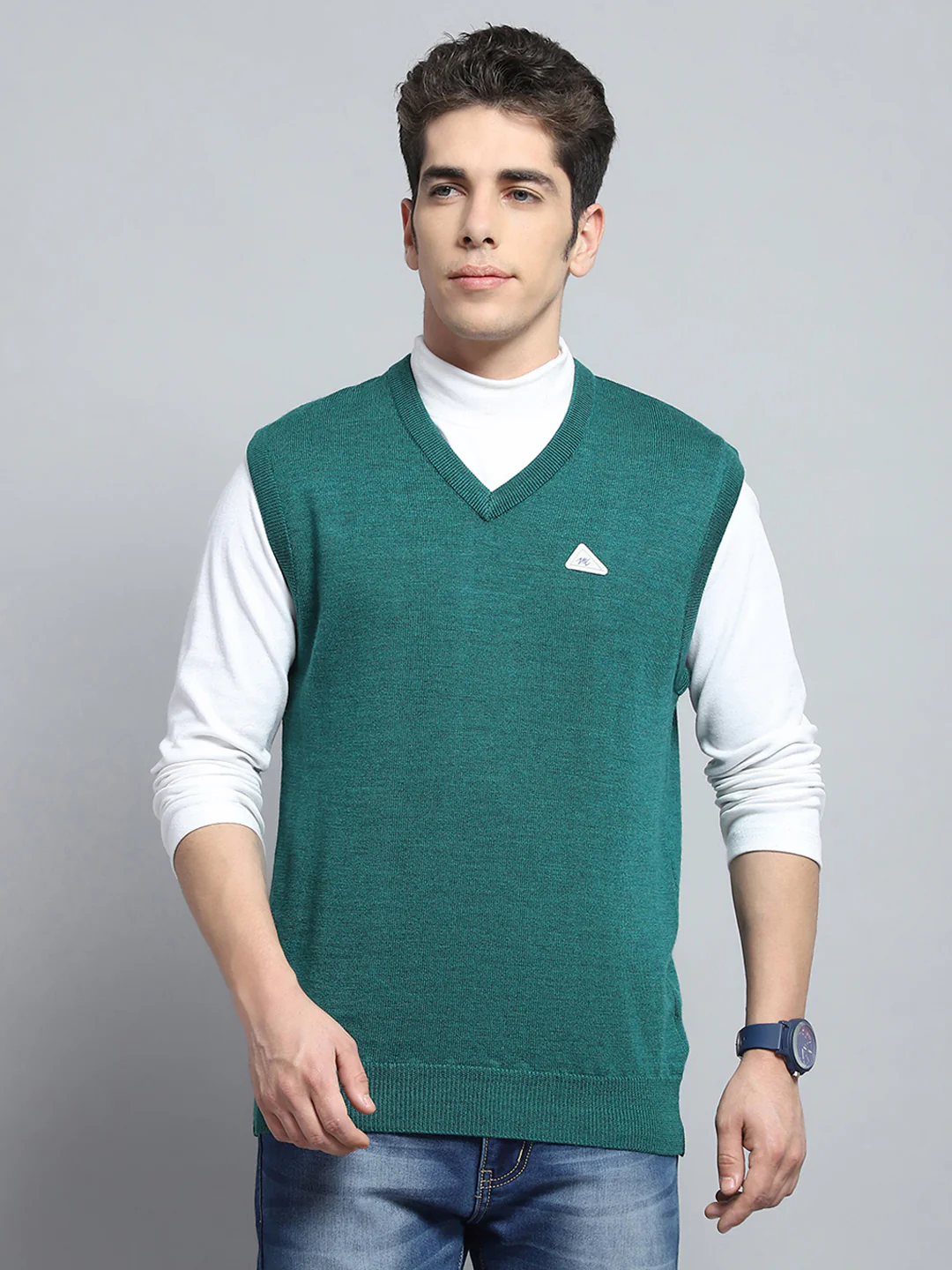 Men Green Solid V Neck Sleeveless Sweater