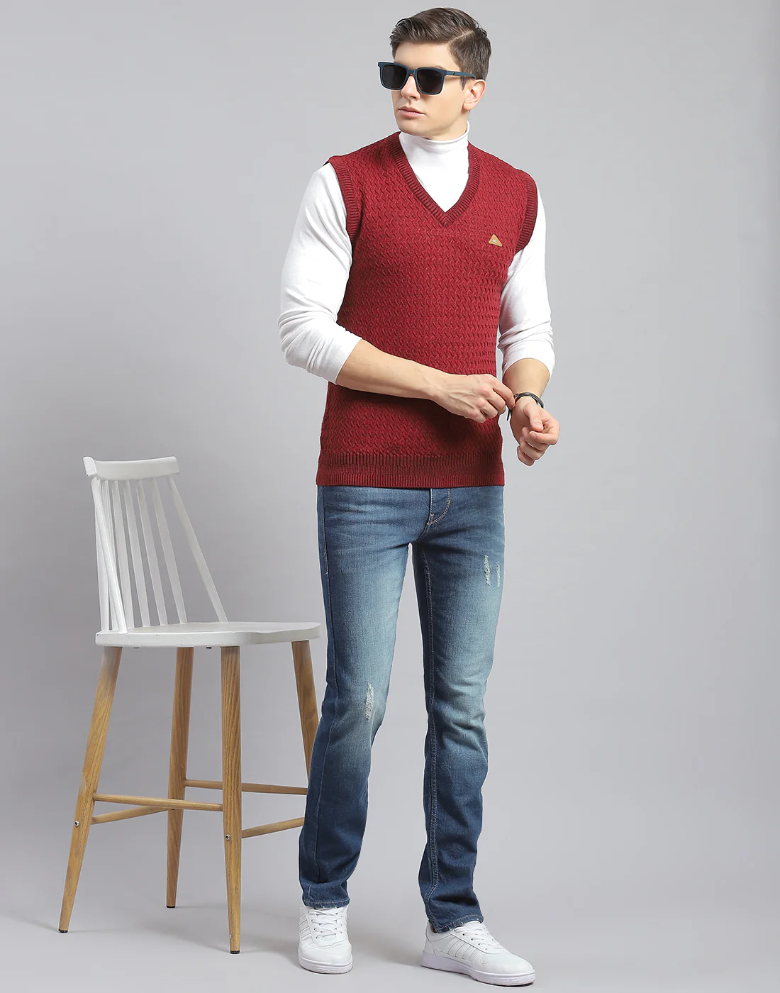 Men Maroon Self Design V Neck Sleeveless Sweater