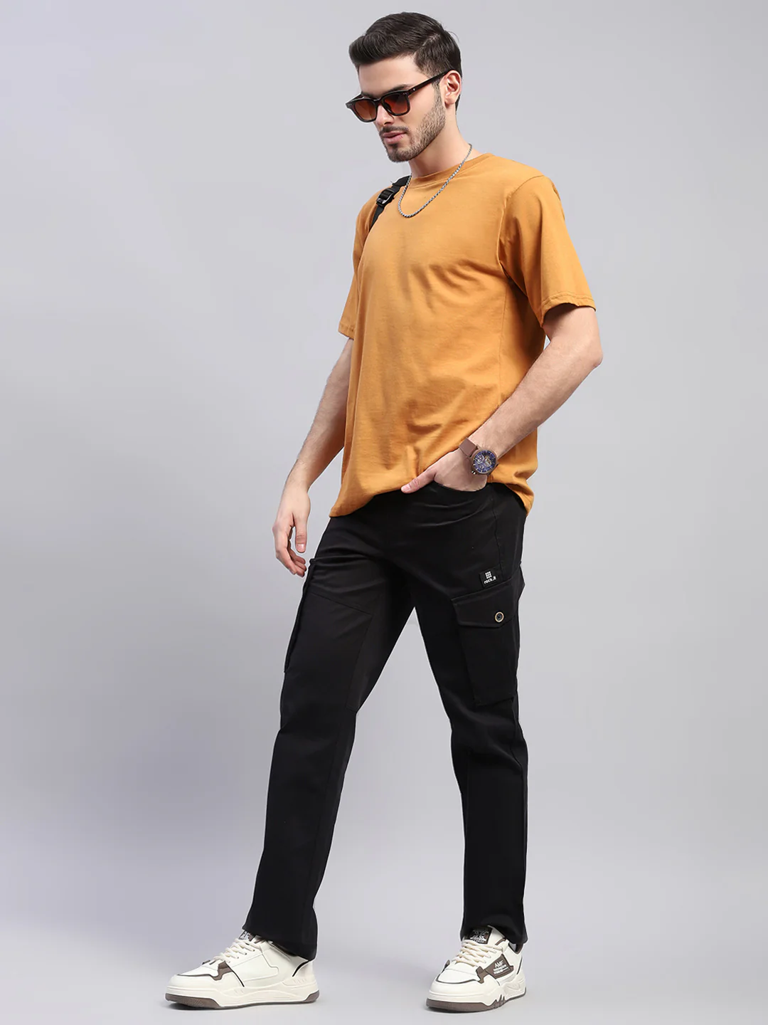 Rock.it Men Black Solid Regular Fit Cargo
