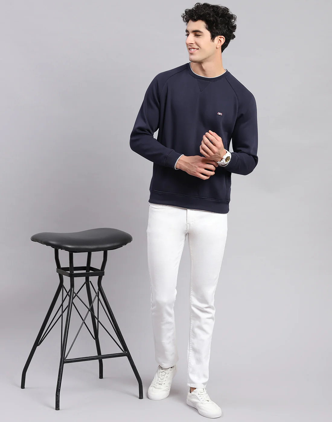 Men Navy Blue Solid Round Neck Full Sleeve Sweatshirts