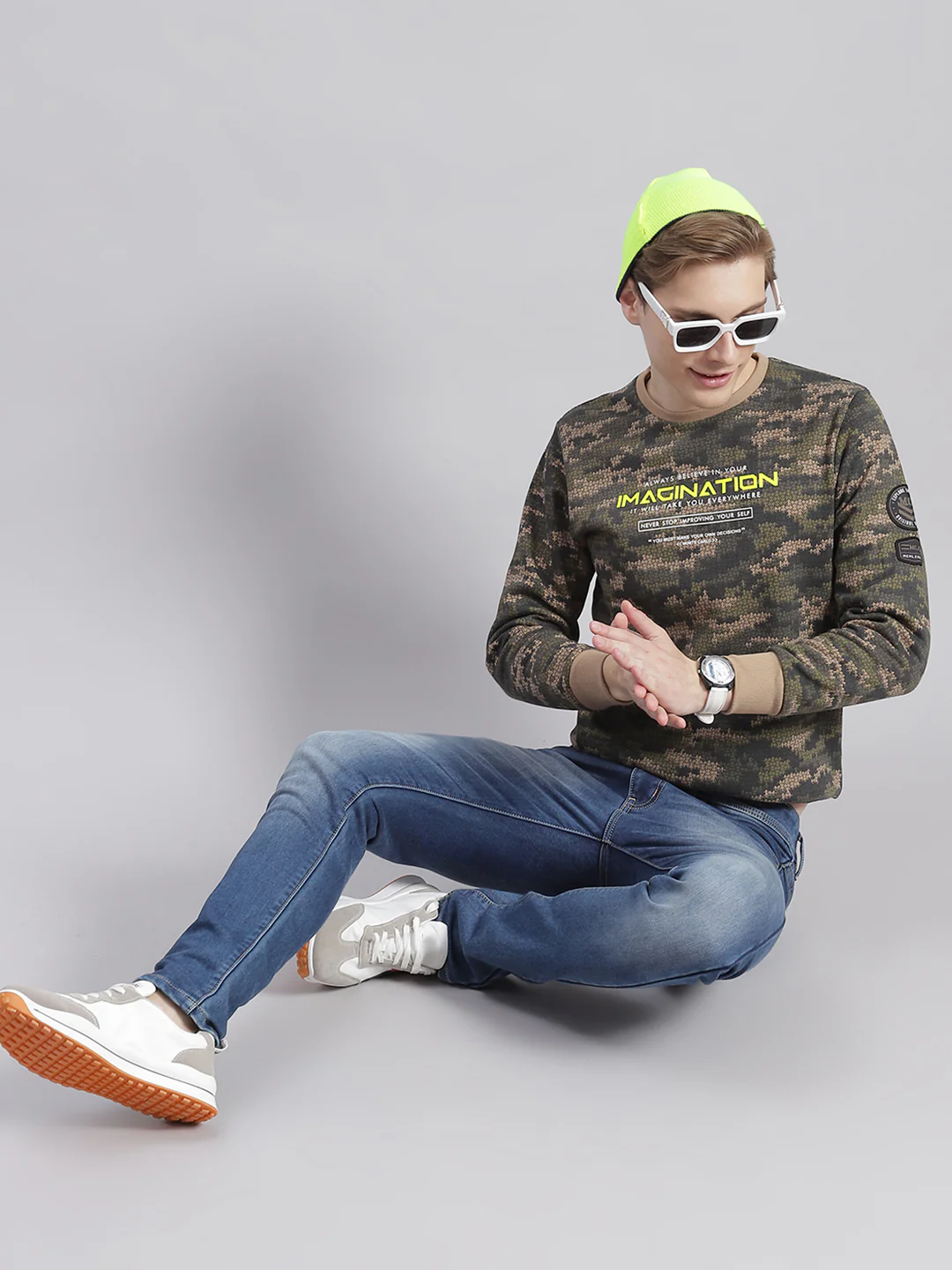 Men Olive Printed Round Neck Full Sleeve Sweatshirts