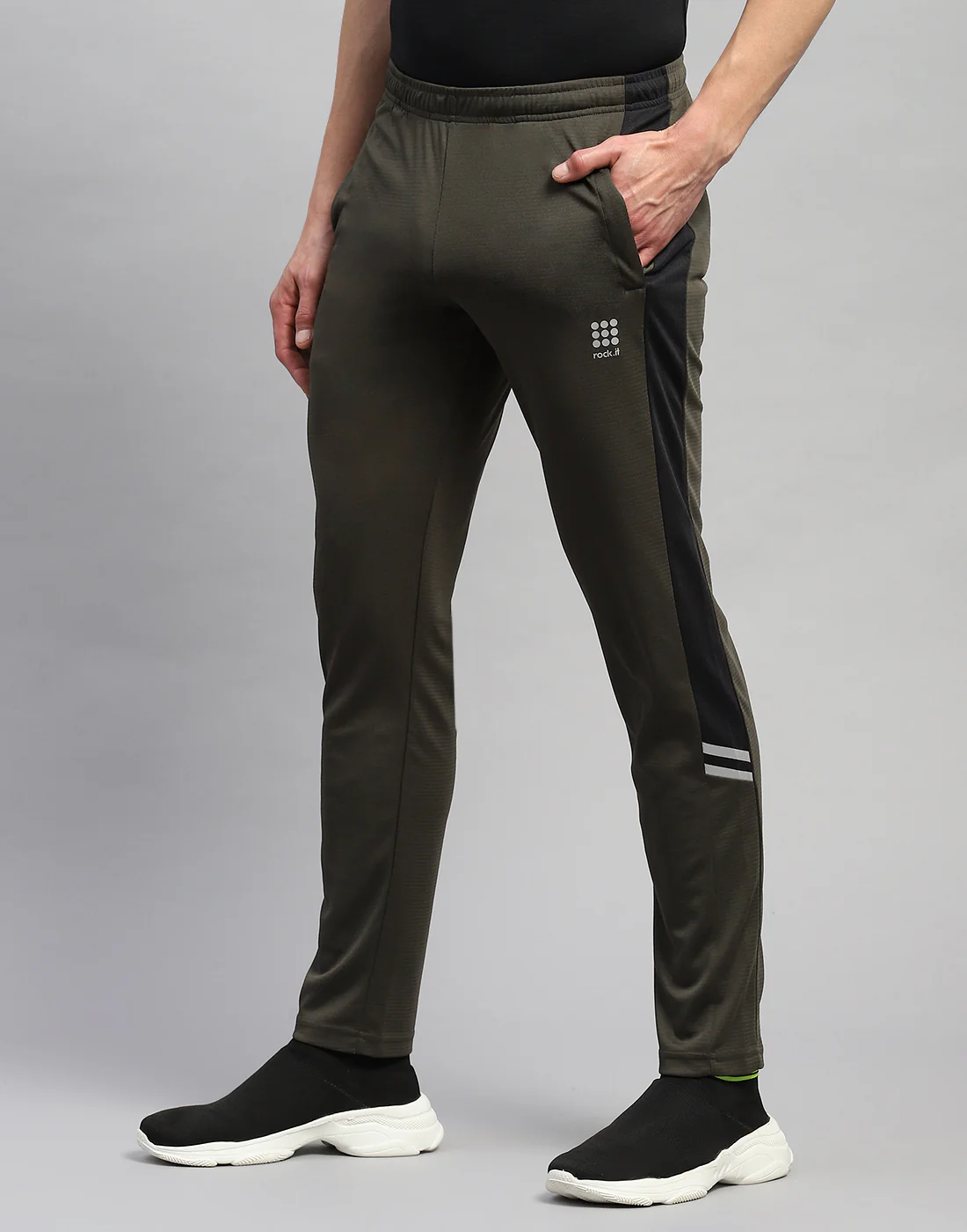 Rock.it Men Olive Solid Regular Fit Lower