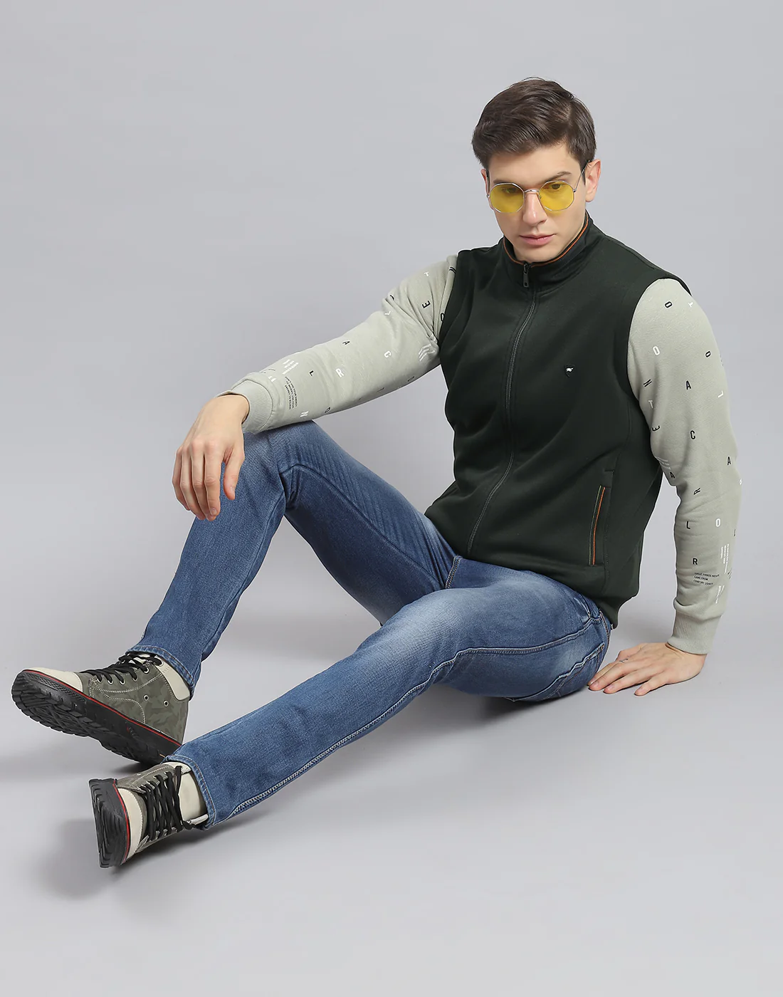 Men Olive Solid Stand Collar Sleeveless Jacket