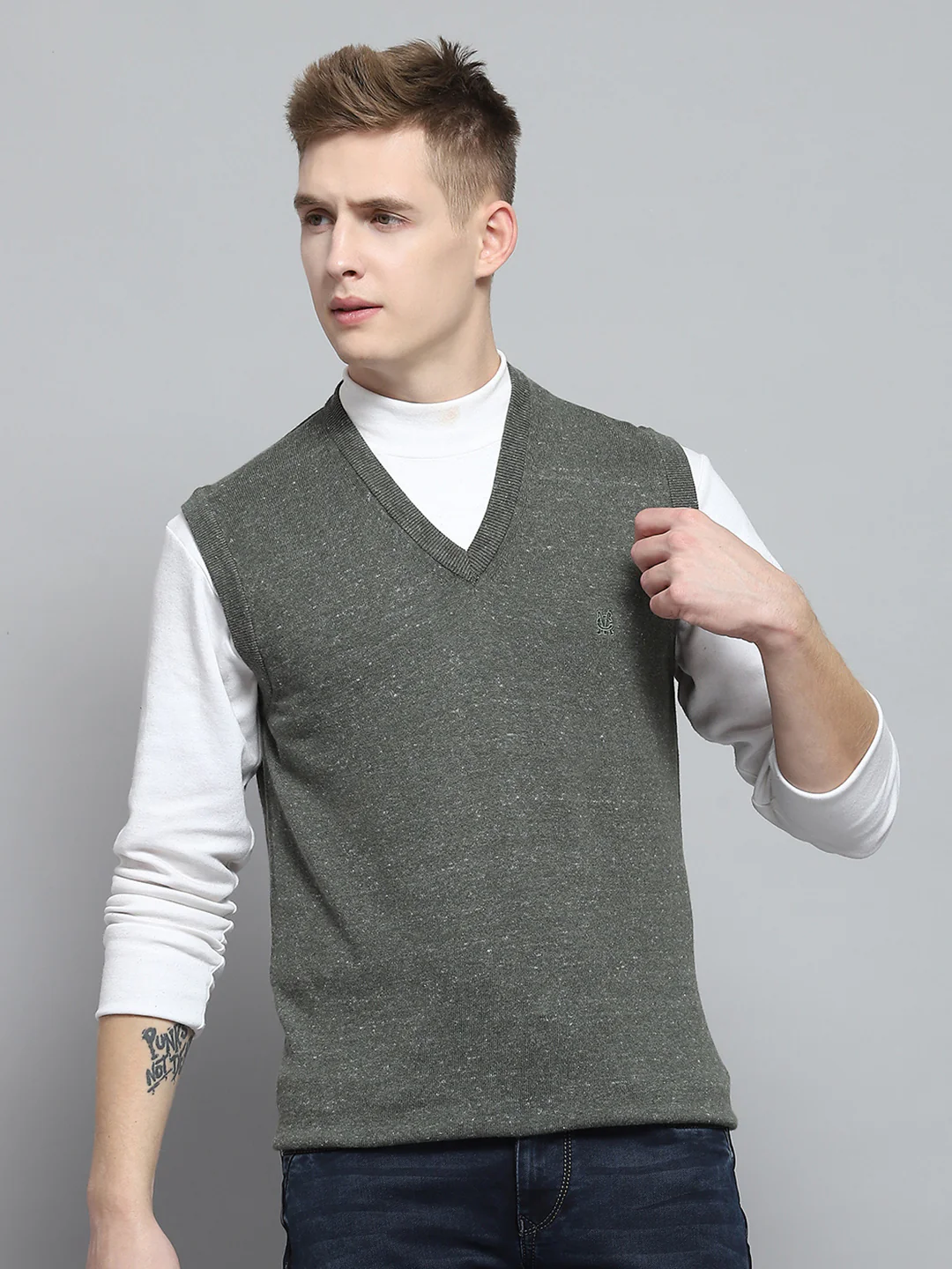 Men Olive Solid V Neck Sleeveless Sweater