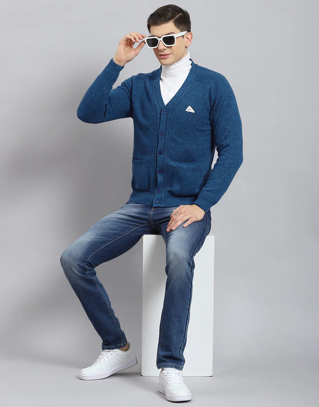 Men Turquoise Blue Solid V Neck Full Sleeve Sweater