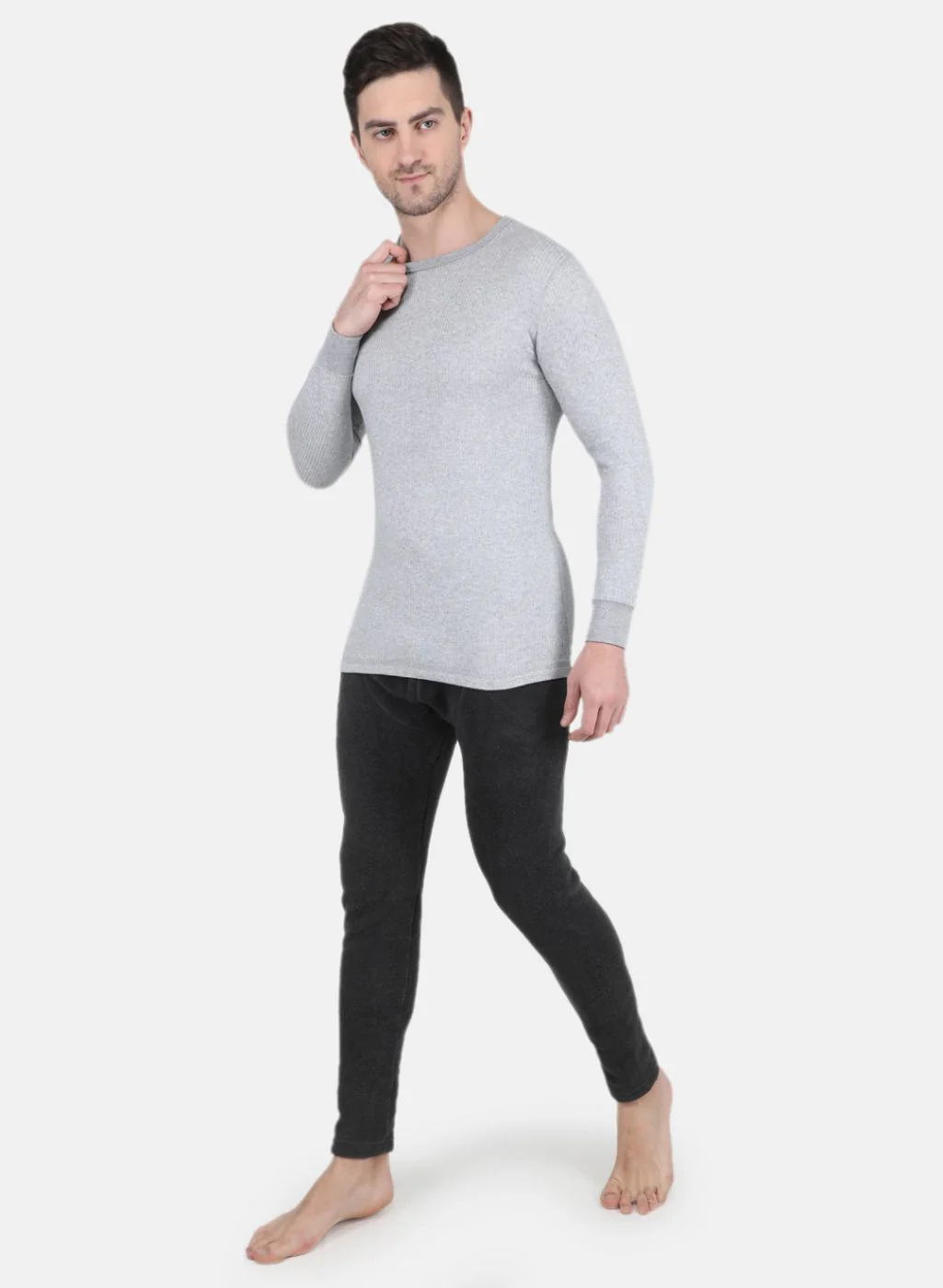 Men Grey Solid Thermal Vest - Image 4
