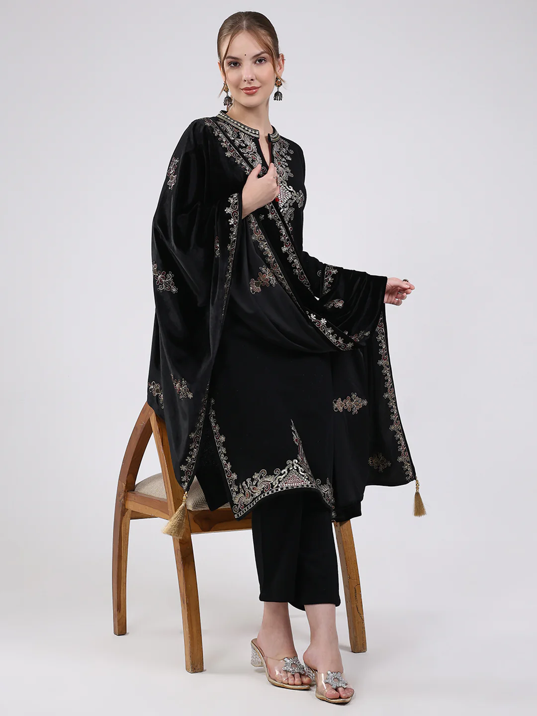 Women Black Printed Round Neck Full Sleeve Kurti Set for Winter - Image 2