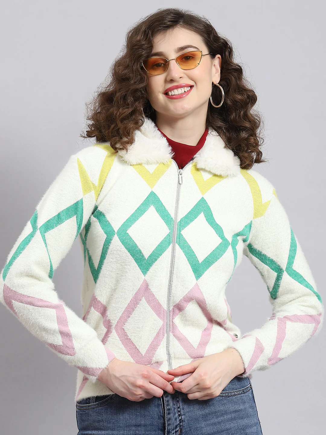 Women Cream Printed Collar Full Sleeve Sweatshirt