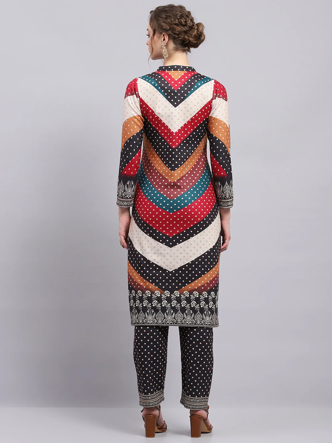 Women Cream Printed Round Neck 3/4th Sleeve Kurti Set for Winter - Image 5