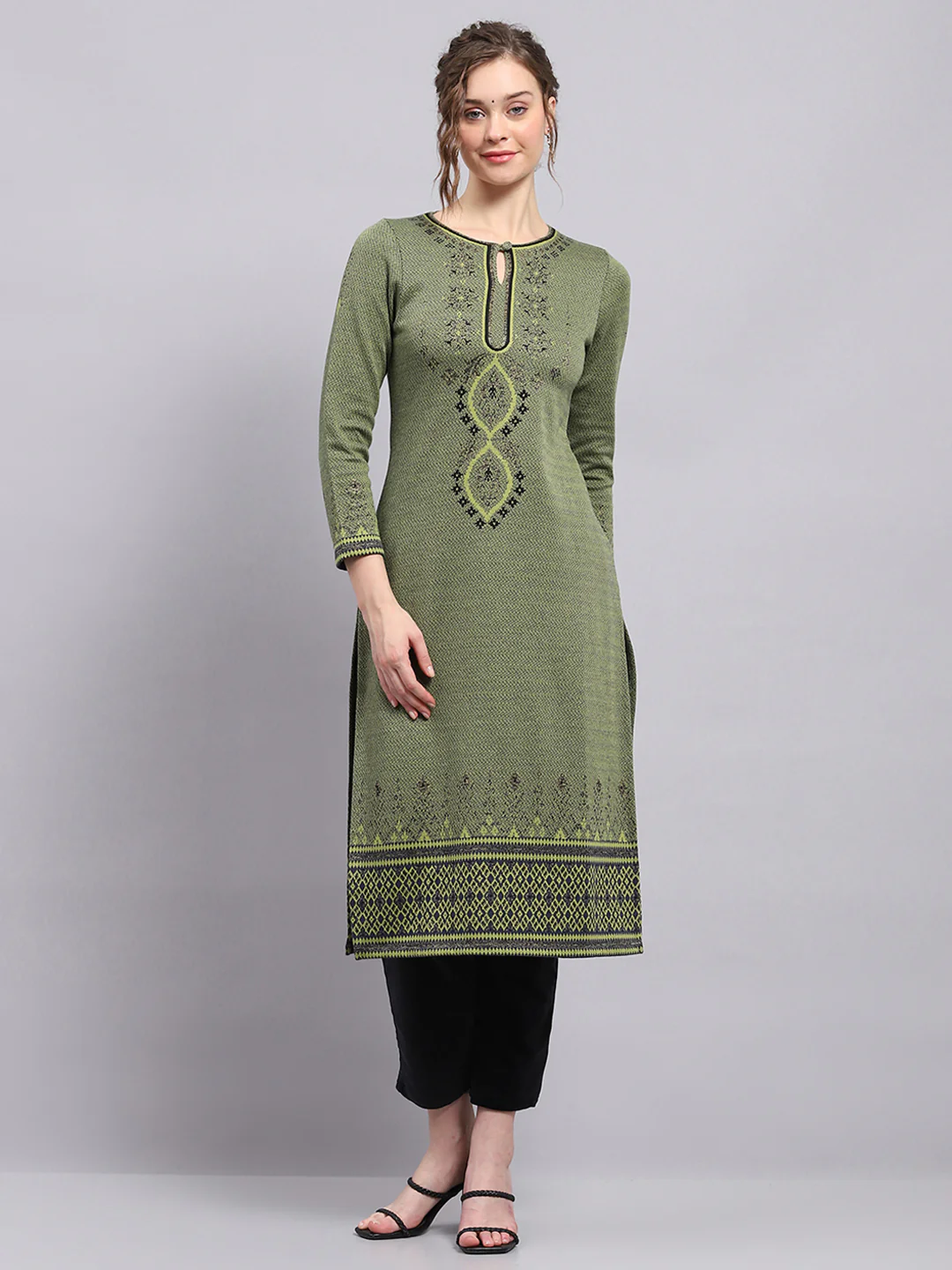 Women Green Self Design Round Neck 3/4th Sleeve Winter Kurti
