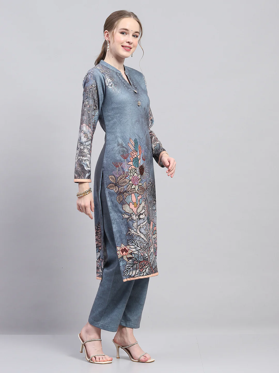 Women Grey Self Design Round Neck Full Sleeve Kurtis Set for Winter - Image 3