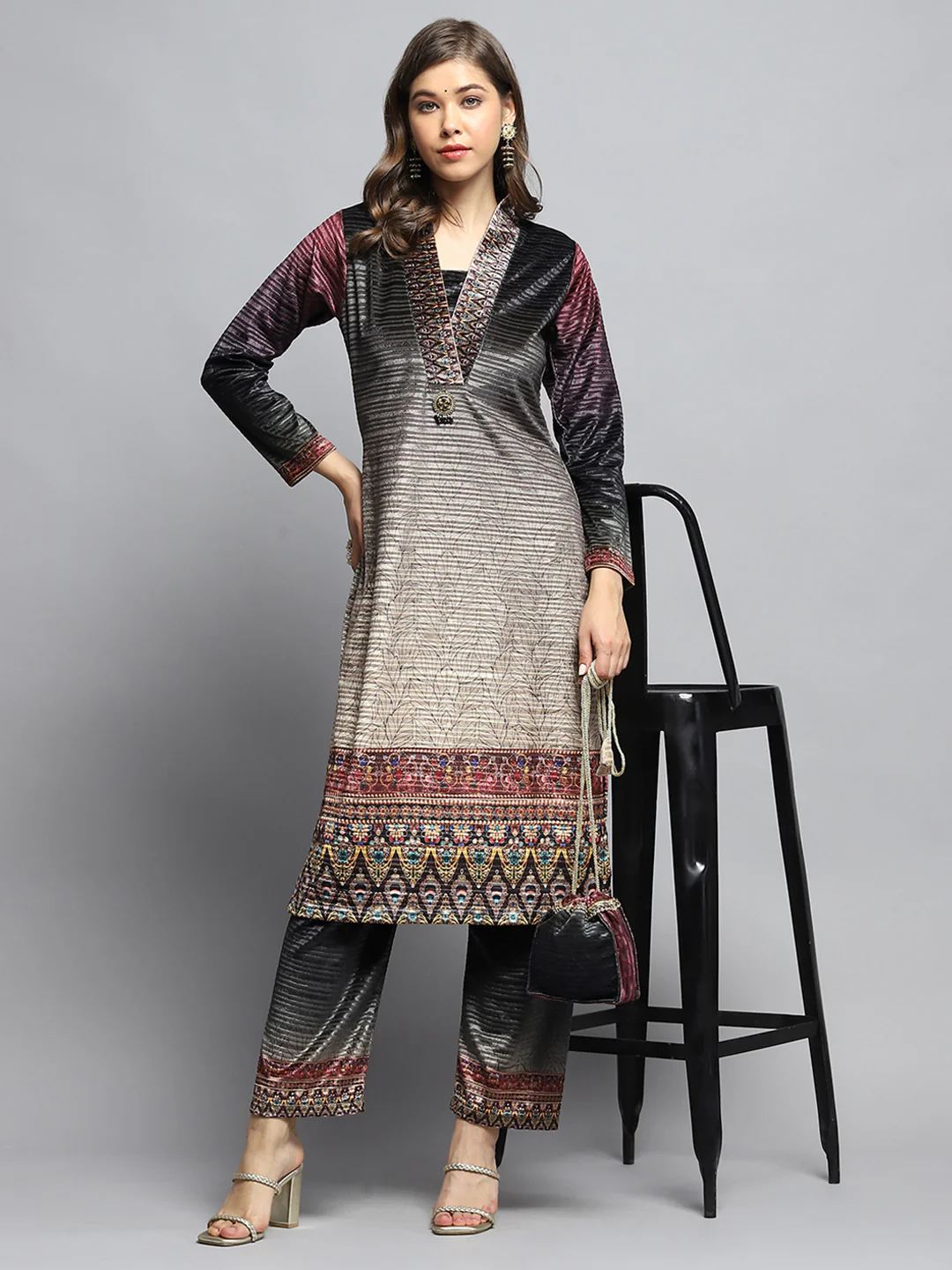 Women Maroon Self Design V Neck Full Sleeve Kurti Set with Bag - Image 2