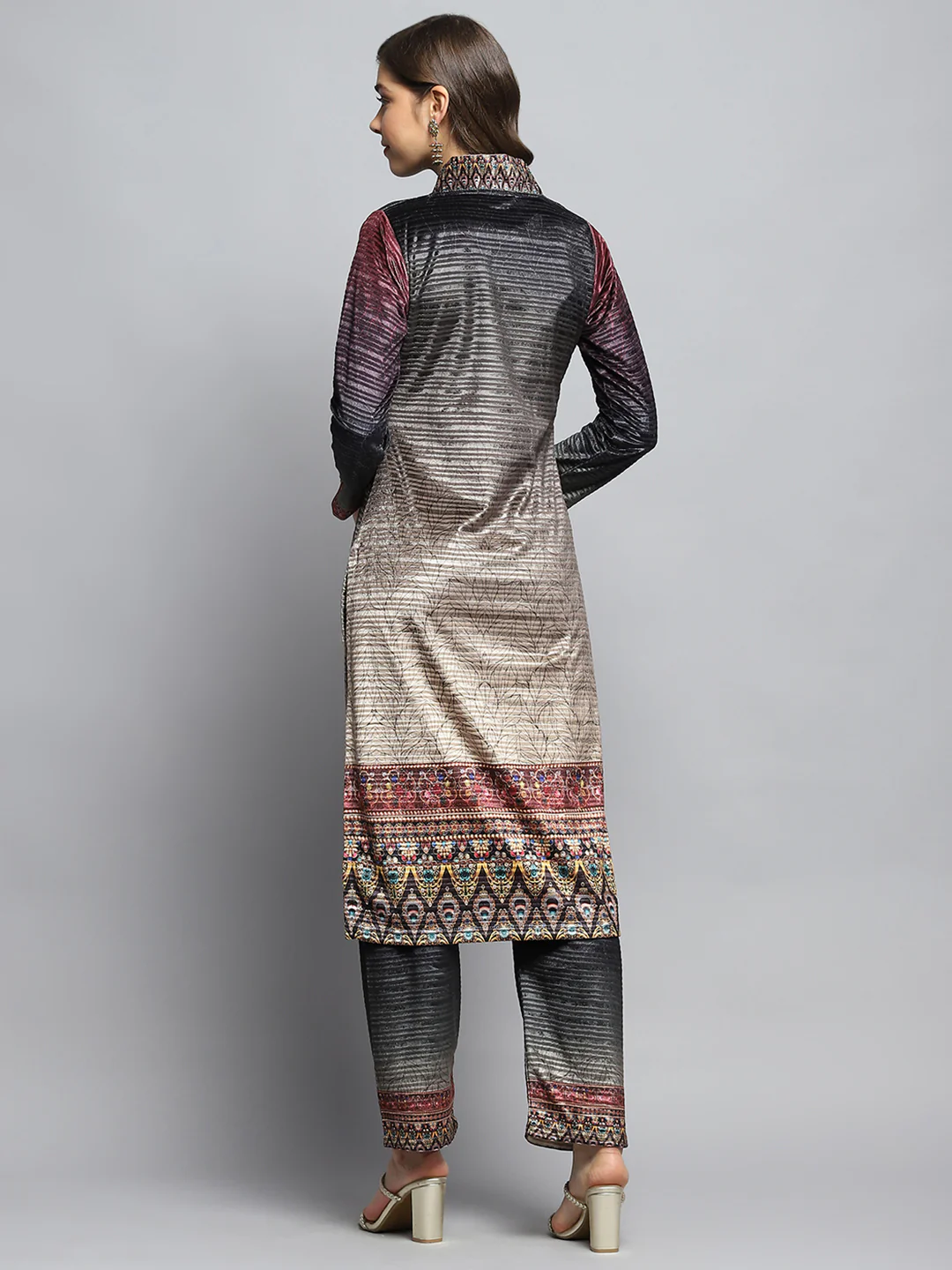 Women Maroon Self Design V Neck Full Sleeve Kurti Set with Bag - Image 5