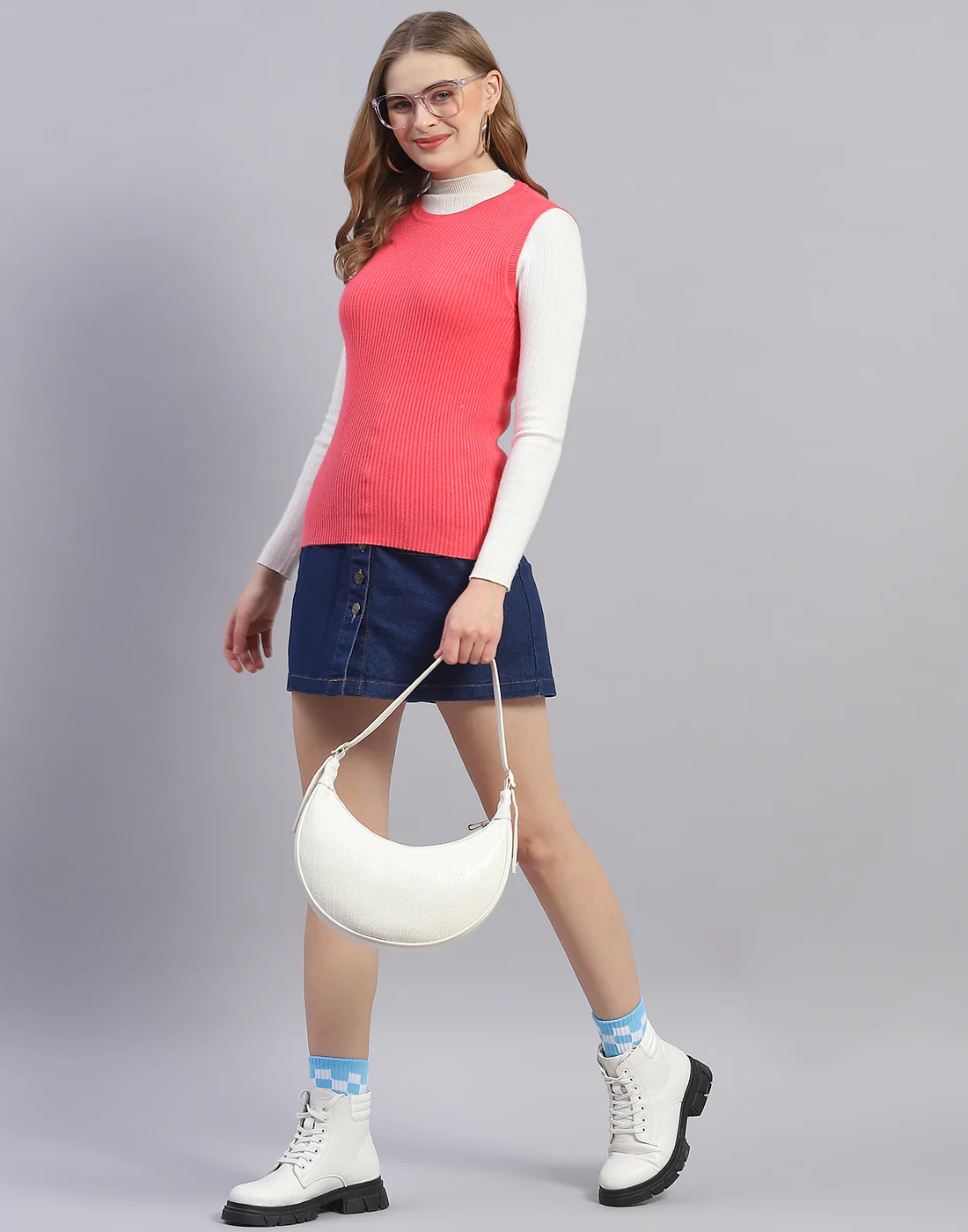 Women Pink Solid Round Neck Sleeveless Sweater